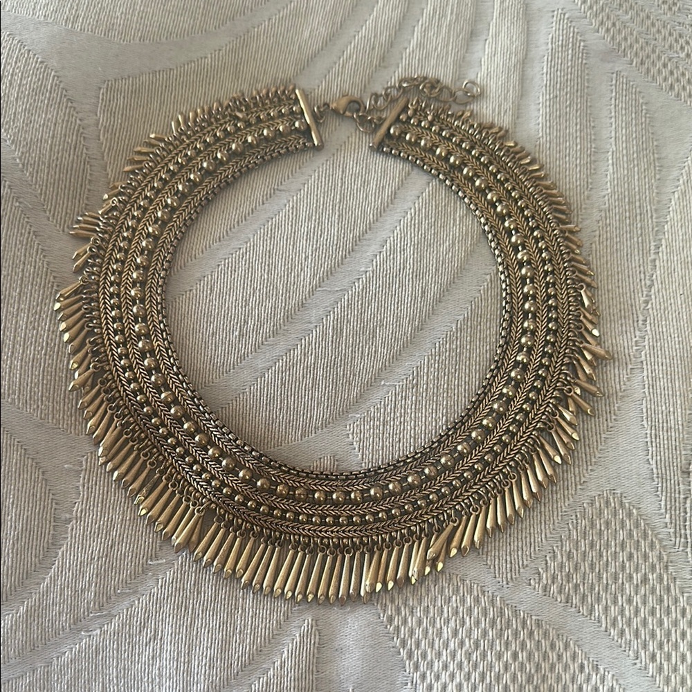 Gold Collar Necklace with Intricate Metalwork and Fringe